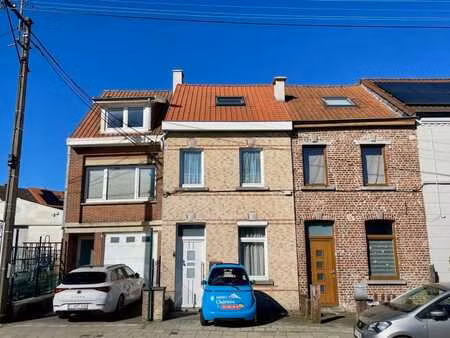 maison de +-112m² à rafraichir sur terrain de 1 are 58 ca