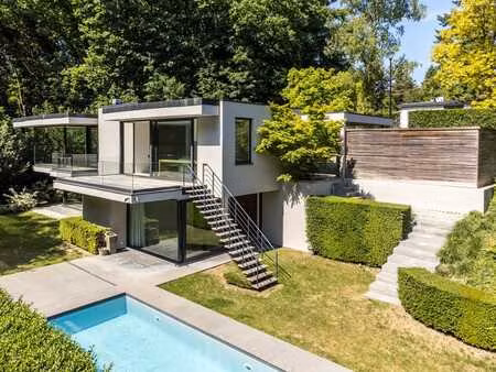 superbe villa moderne 6ch  5sdb  jardin  piscine  pkg