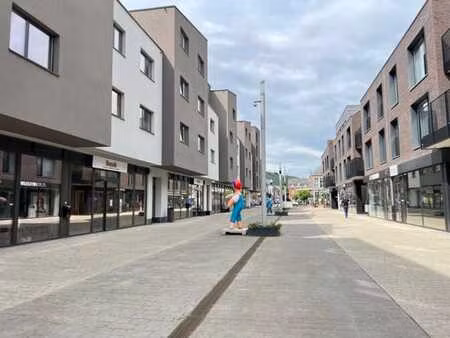 local commercial idéalement situé en plein cœur d’andenne –