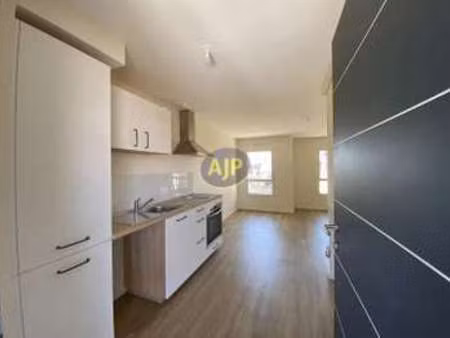 location appartement t1 à pontivy (56300) : à louer t1 / 28m² pontivy