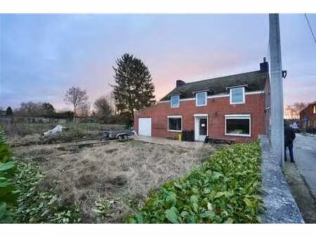 maison 4 façades dans une rue calme