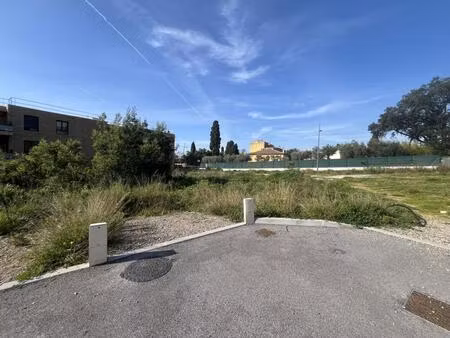 terrain constructible et viabilisé à bormes-les-mimosas de 404 m²