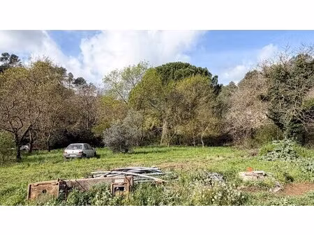 terrain viabilise de 1832 m2