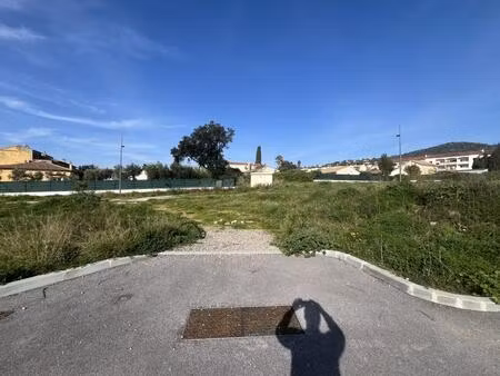 terrain constructible viabilisé de 765 m² à vendre à bormes-les-mimosas (var)