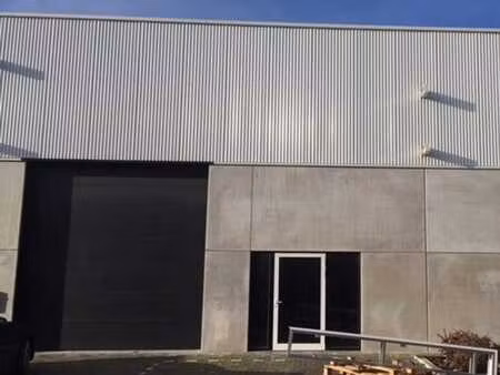 vendre – unité pme prête à l’emploi dans un emplacement stra