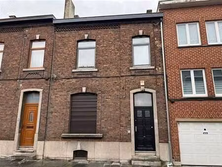 charmante maison rénovée avec trois chambres