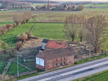 ferme à rénover avec grand terrain