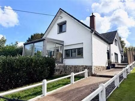 charmante maison avec beaucoup de potentiel!