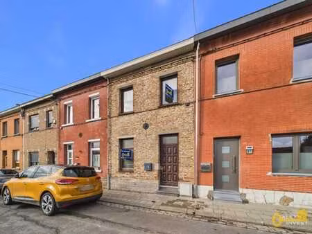 maison rénovée 2022 avec jardin et parkings