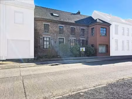 spacieuse maison de caractère à mesvin