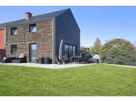 charmante maison 2 chambres avec terrasse et jardin