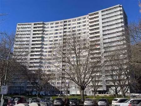 appartement d'une chambre et terrasse  très lumineux.