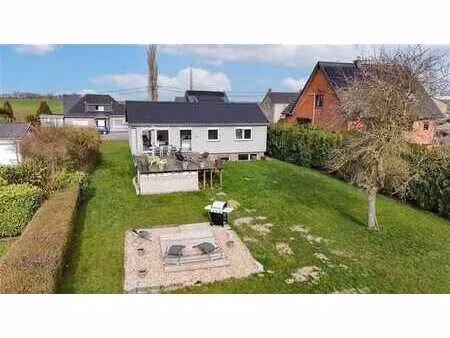 jolie maison de plain pied 4 façades avec garage et beau jar