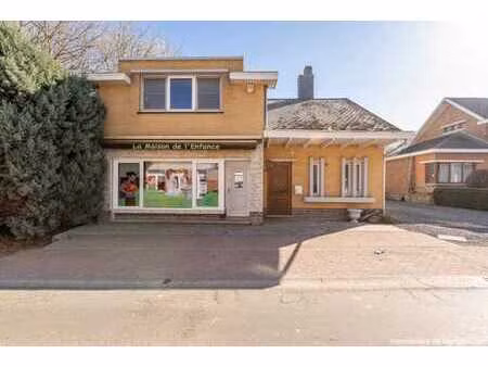 maison de commerce avec garage et jardin à verlaine