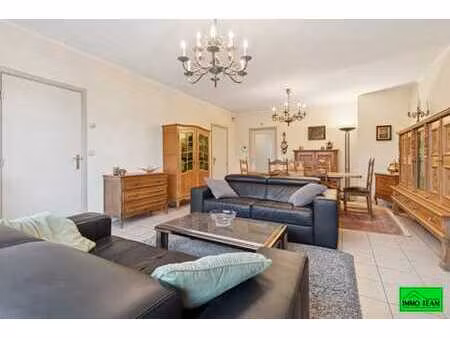 appartement agréable avec 2 chambres et garage