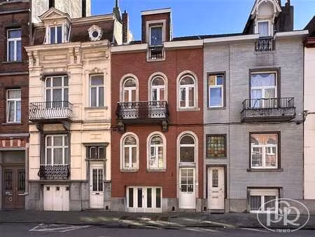 idéalement situé  proche du parc elisabeth et des commodités