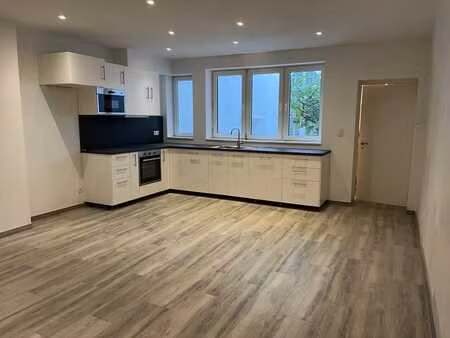 petite maison cachée - rénovée