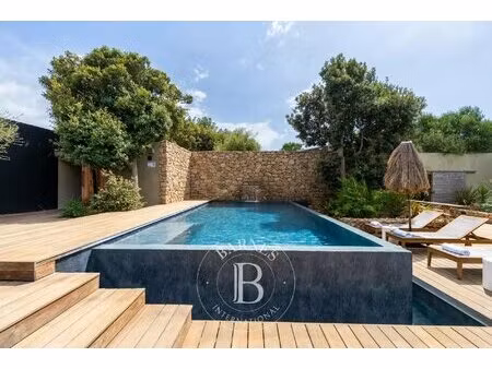 bonifacio  hôtel 4 étoiles  10 suites privatives  piscine  proche plage