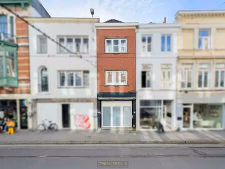 te koop  handelspand met woonst op uiterst centrale liggi...