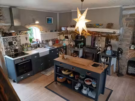 maison en pierre t4 avec dépendances à rénover sur 595m2