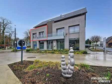 appartement spacieux de deux chambres avec terrasse et garag