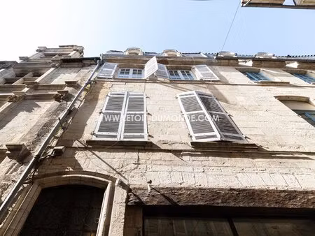 bel immeuble en pierre en centre ville de périgueux