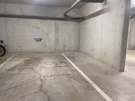 place de parking en sous-sol 13m2