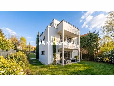maison d’architecte familiale avec jardin  à proximité des écoles internationales