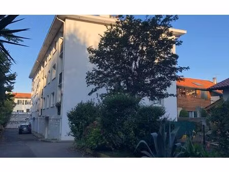 location appartement  m² t-3 à bayonne  975 €