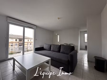 appartement t2 avec balcon à l'isle-jourdain
