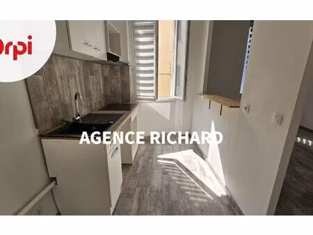 location appartement  m² t-3 à ollioules  790 €