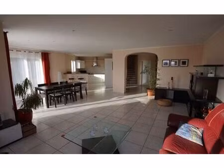 location maison  168.18 m² t-4 à péron  2 205 €