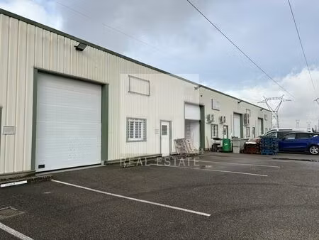 location commerce 150 m² à jonage (69330)