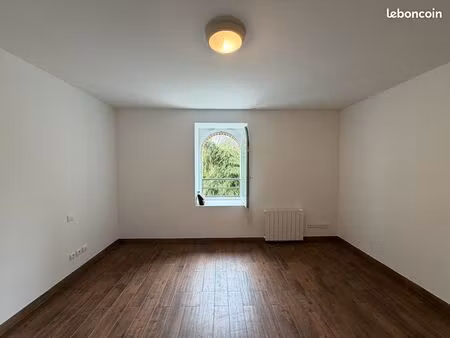 studio rénové 26 m² – vue rivière – ascenseur – auvers-st-georges
