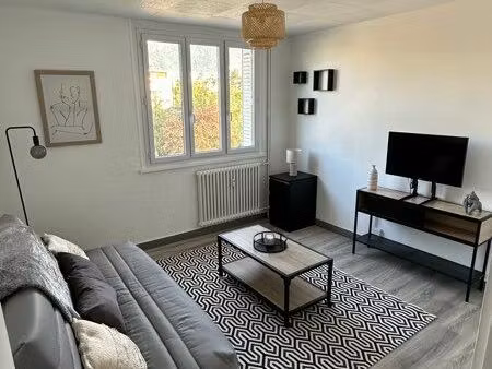 t1 bis meublé  pied de la voie verte/tram  proche genève