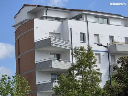 t3- 64m² balcon-parking-metro-les arènes