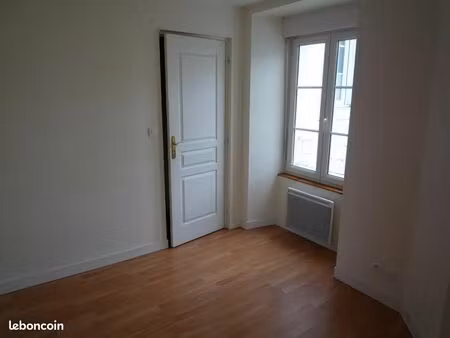 mansle -90 m2 t3 - triplex - tout à pied