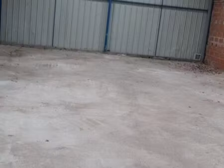 location local pour stockage 150 m2