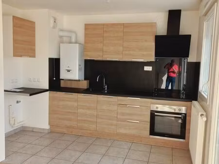 appartement- 2 pieces - 51 m2- terrasse 10m2 et parking prive