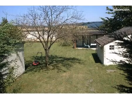 terrain et dépendances