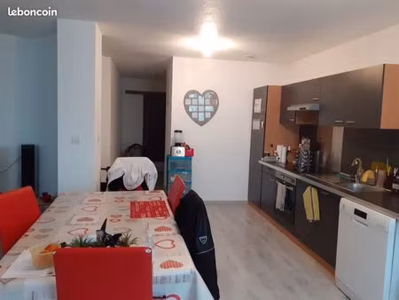 f3 à louer au rdc avec cuisine équipée et fibre optique dispo rapidement