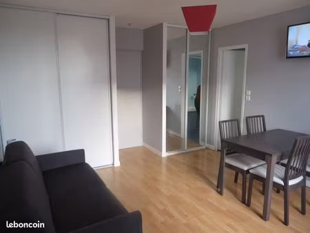 location studio meublé