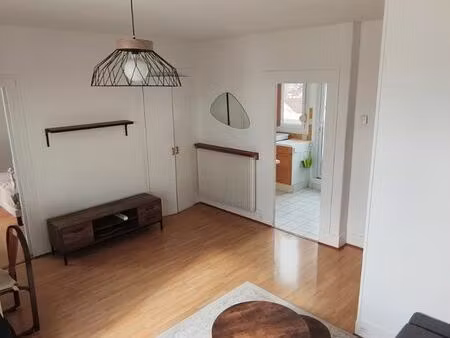 très lumineux 2 pièces meublé avec grande terrasse – nanterre centre