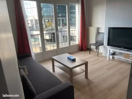 chambre 1 pièce 77 m²