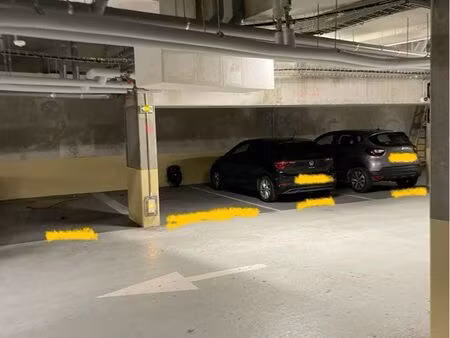 place de parking sécurisée – 1er sous-sol – proche t2 / train l / commerces