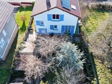 maison individuelle lumineuse – quartier prisé