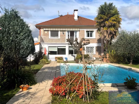 laloubere - maison jardin piscine vue montagnes
