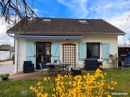 petite maison de plain-pied avec jardin et dépendances