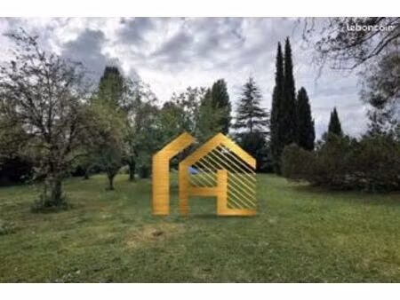 terrain 850 m² baron