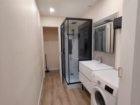 studio meublé / centre ville / cours intérieure